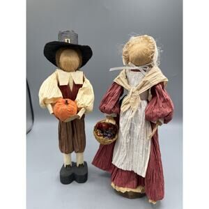 Vintage Cornhusk Pilgrim Couple Figurines Thanksgiving Decor Man Woman Set